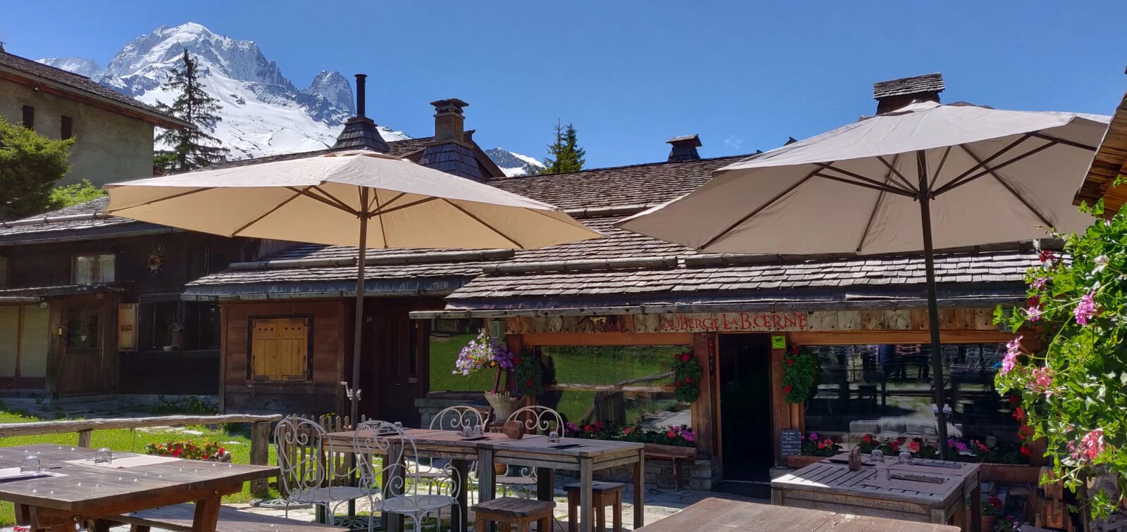 Auberge la Boërne en Tré-le-Champ, al pie de las escaleras