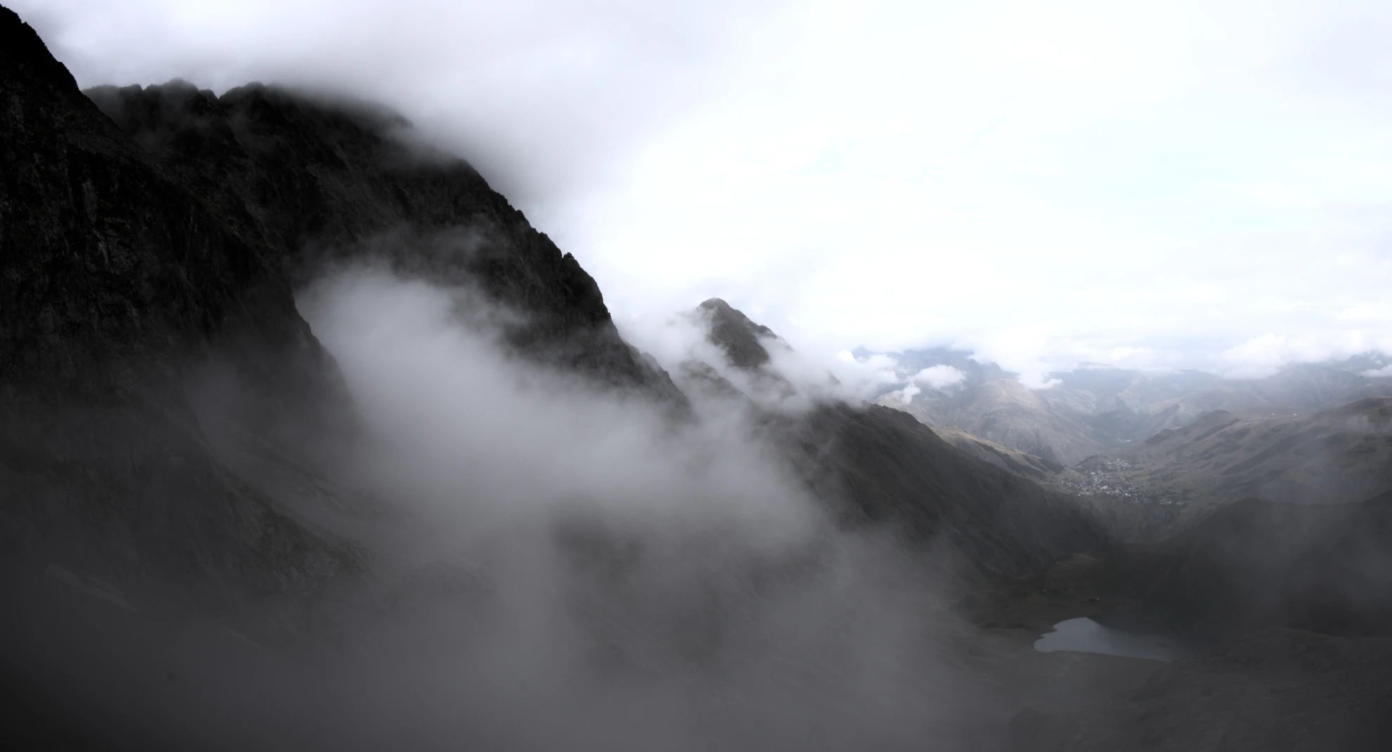 El Lac de la Muzelle dominado por las cumbres glaciares