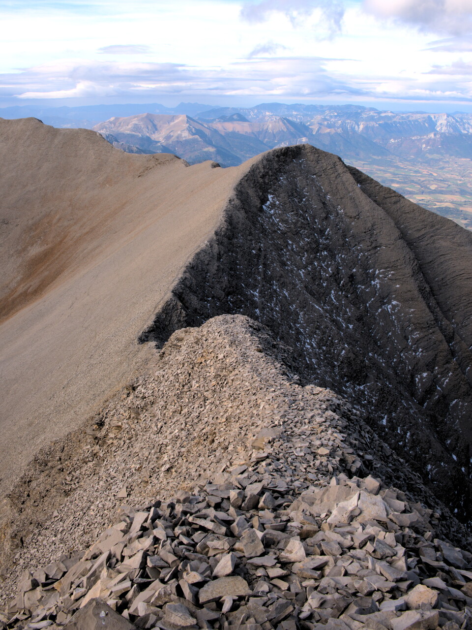 Cresta afilada de Malpassé bajo el Obiou