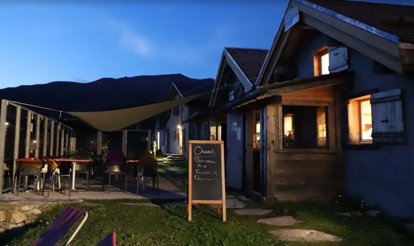 Gîte de pastos Les Écuries de Charamillon, bajada del col de Balme