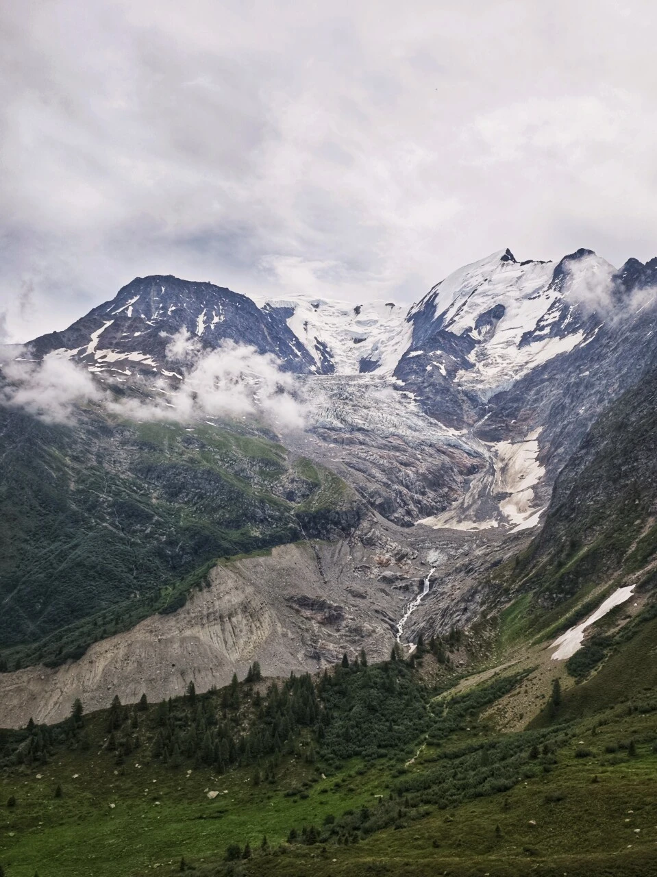 El glaciar de Bionnassay y su morrena, en la primera etapa