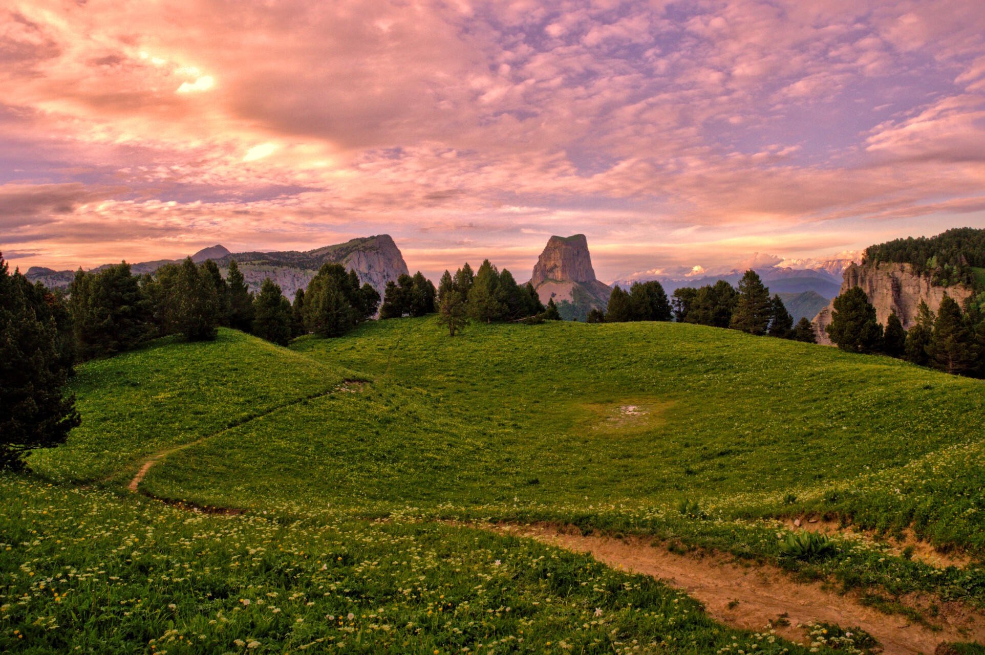 Mont-Aiguille puesta de sol