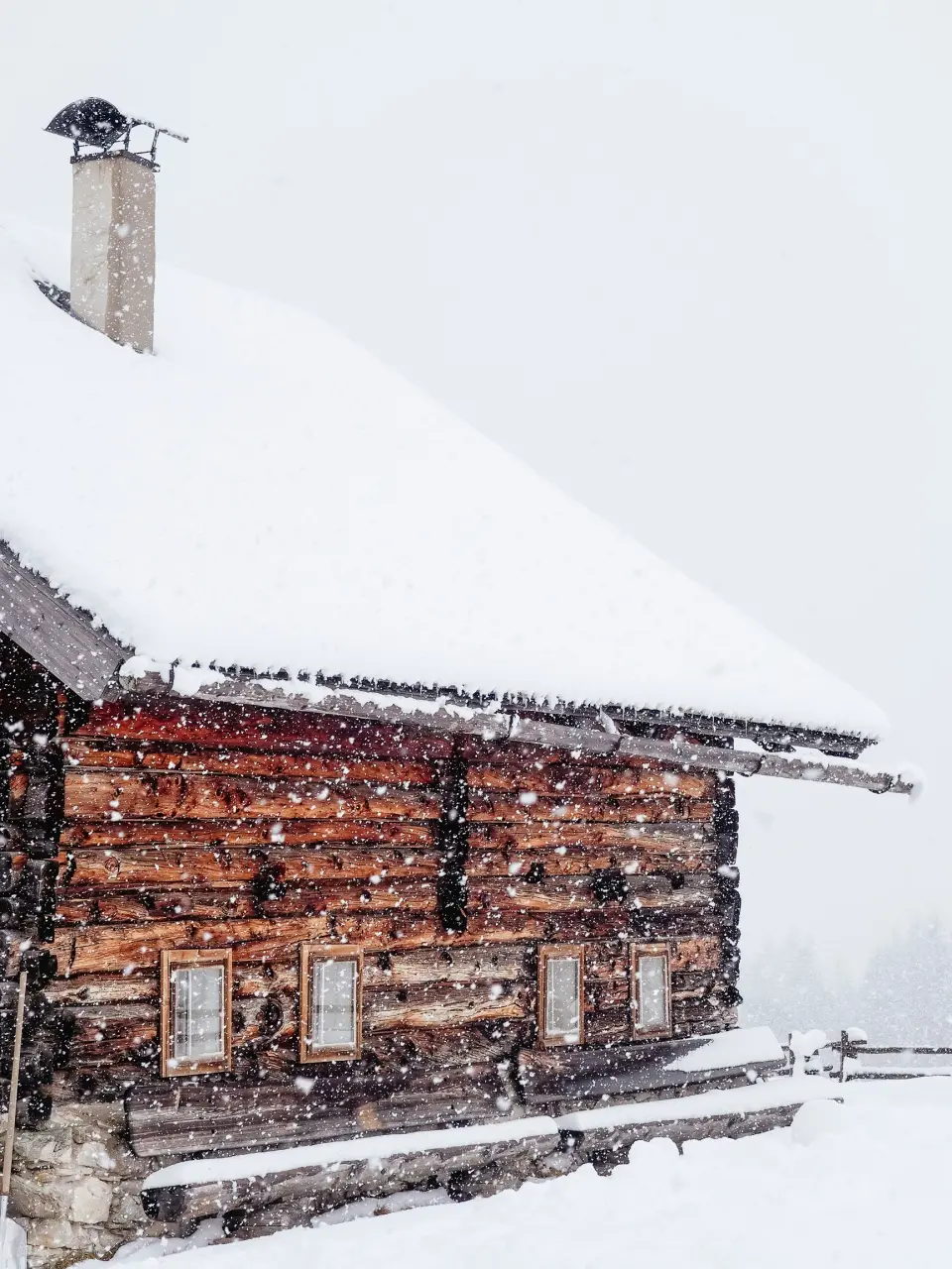 Refugio de montaña en invierno - Alpes