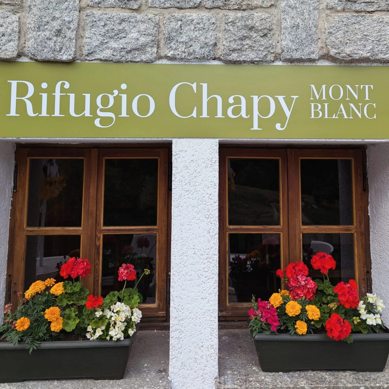 Rifugio Chapy Mont Blanc por encima de Courmayeur