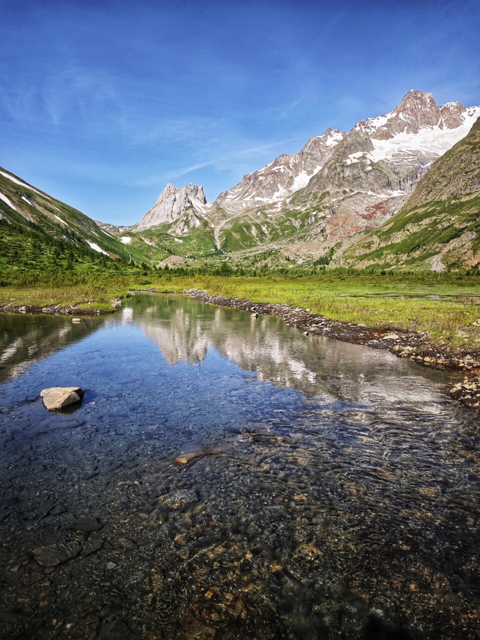 Vista del Col de la Seigne desde Combal - TMB